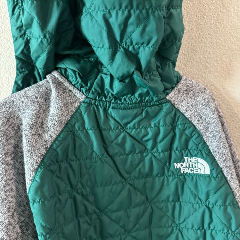 Boys The North Face Green and Heather Gray Light Jacket - Picture 9 of 10
